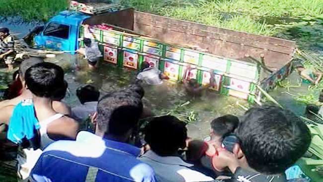 Truck collapses in Naogaon, 7 dead