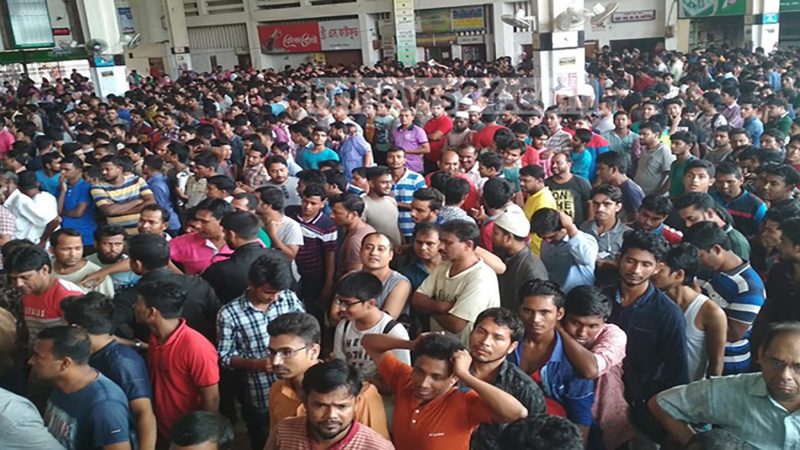 “Internet outage interrupts train ticket sales”